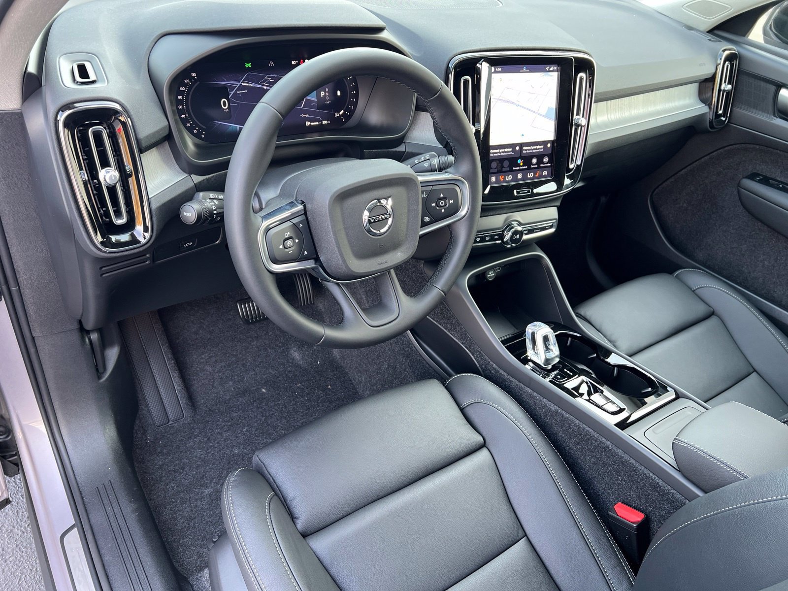 New 2026 Volvo XC40 B5 Plus w/ Protection Package Premier AWD/4WD image 13