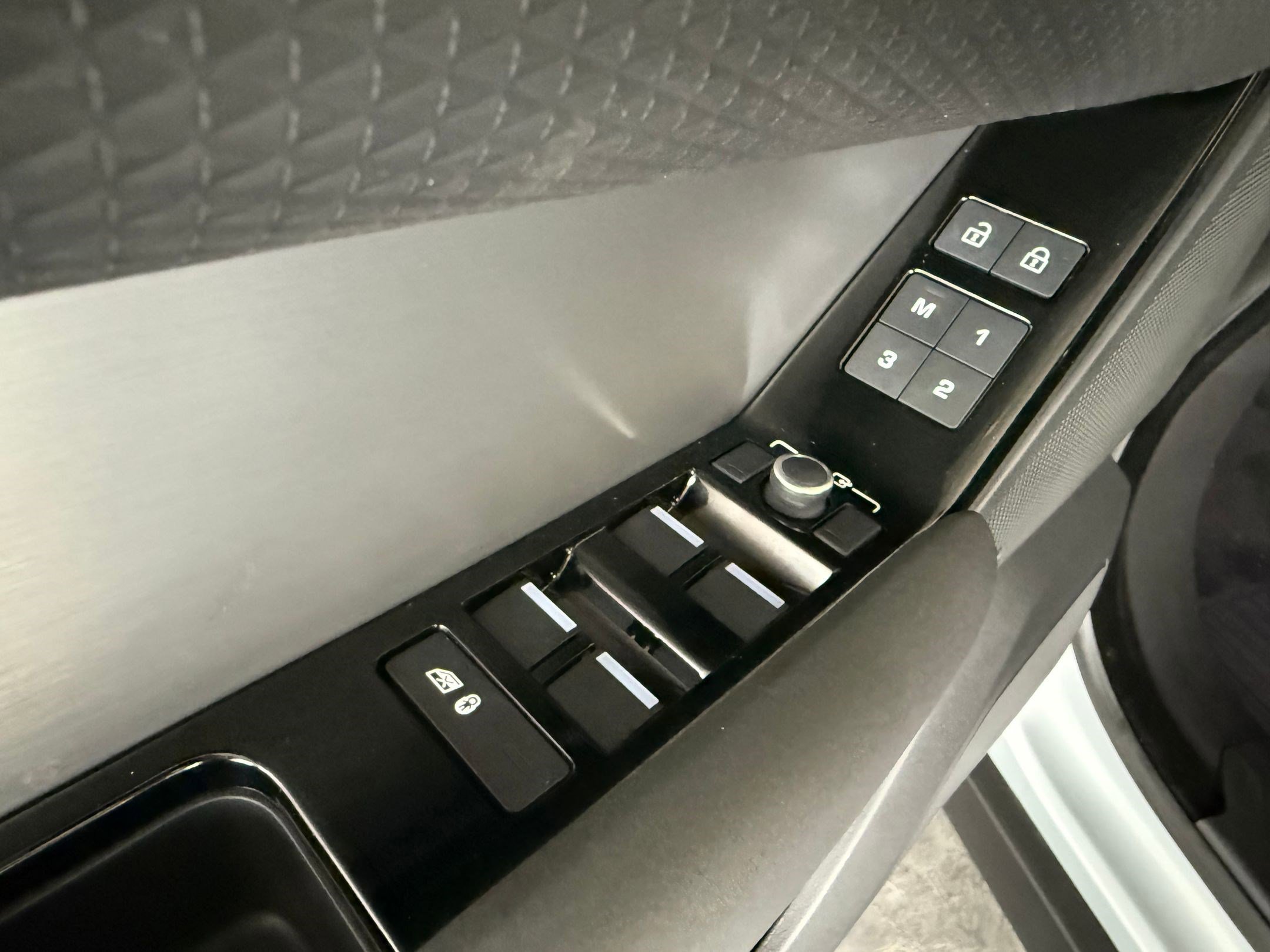 Certified 2023 Land Rover Range Rover Velar R-Dynamic S image 12