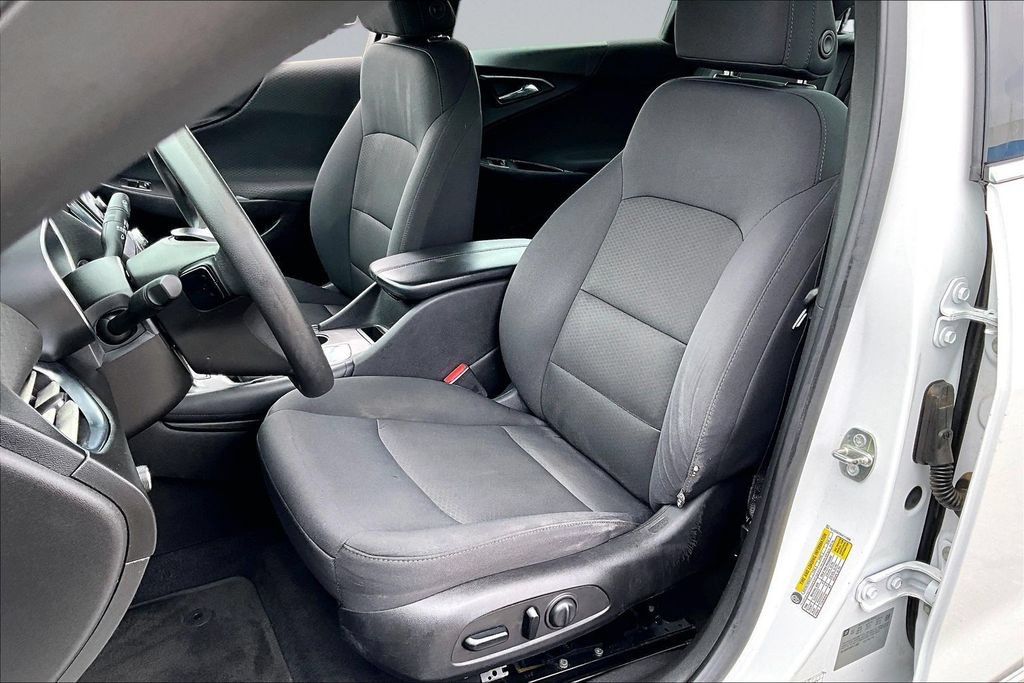 Used 2017 Chevrolet Malibu LT FWD image 22