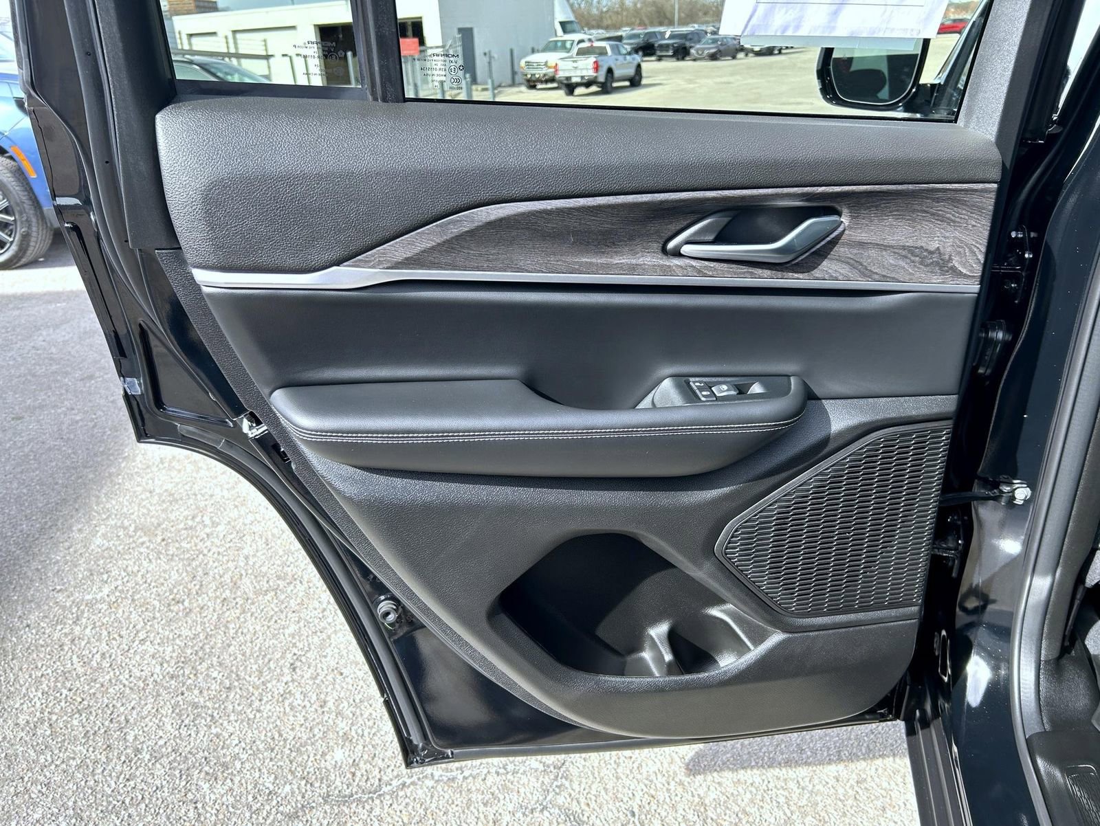 Used 2025 Jeep Grand Cherokee Limited image 17