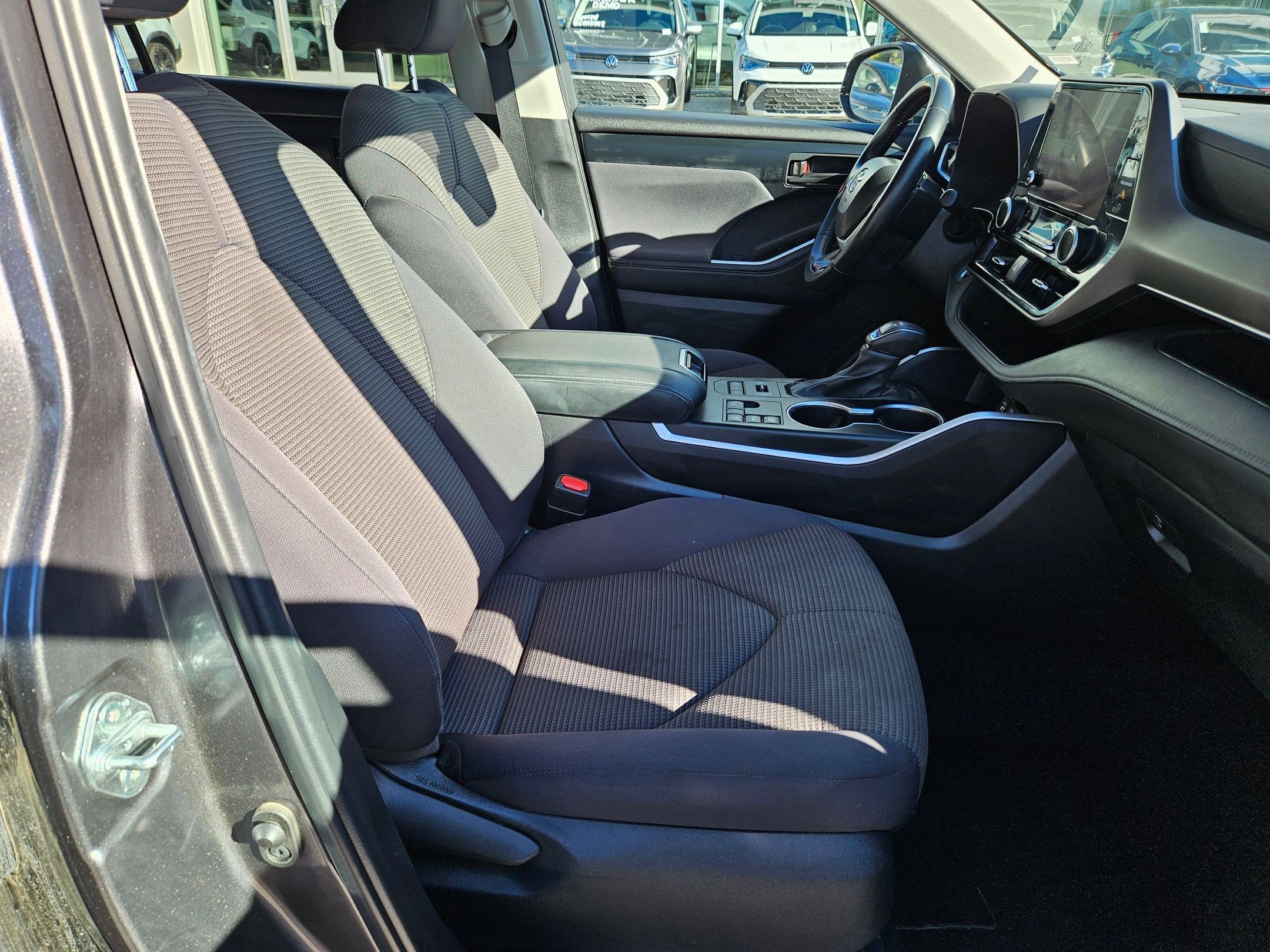 Used 2024 Toyota Highlander LE image 35