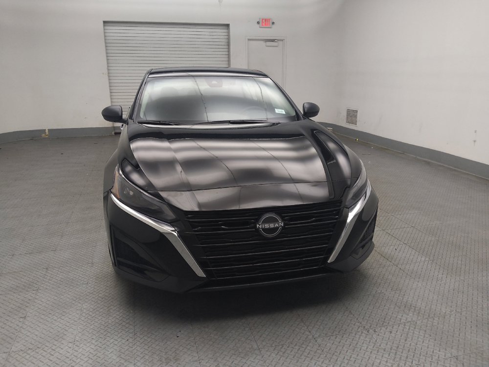 Used 2025 Nissan Altima 2.5 SV FWD image 14