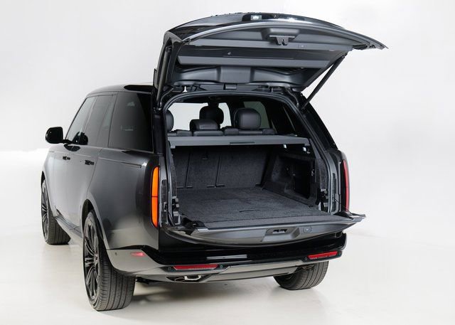New 2026 Land Rover Range Rover SE image 28