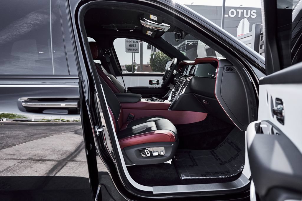 Used 2026 Rolls-Royce Cullinan AWD/4WD image 24