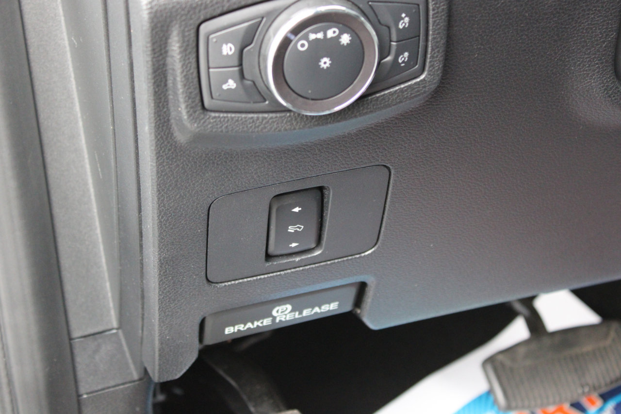 Used 2019 Ford F250 Lariat w/ Chrome Package image 24