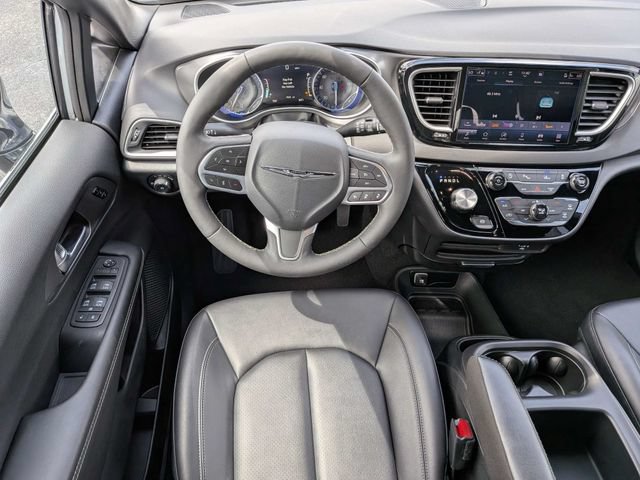 Used 2026 Chrysler Pacifica Select FWD image 17