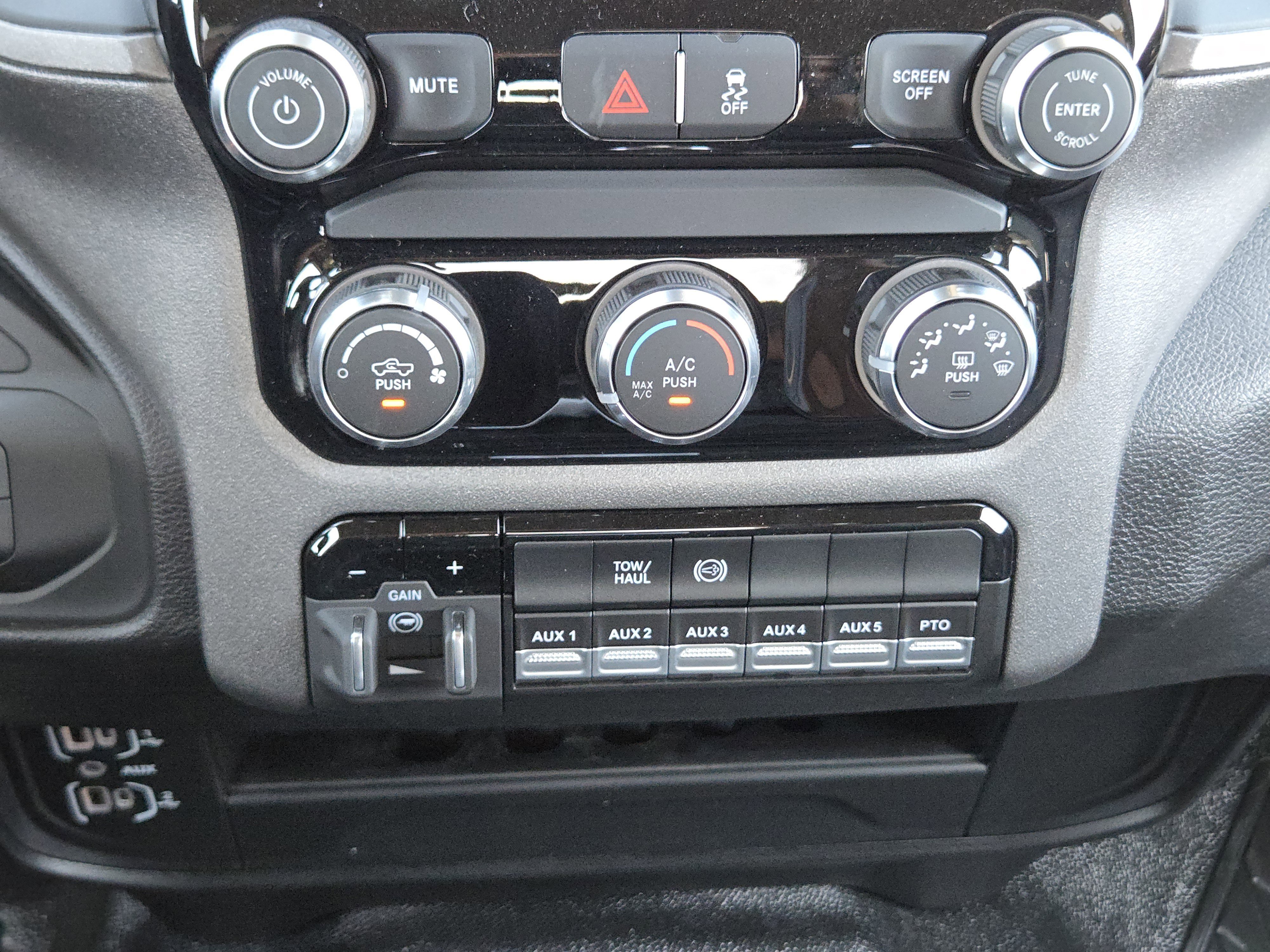New 2026 RAM 3500 Tradesman w/ Chrome Appearance Group AWD/4WD image 15