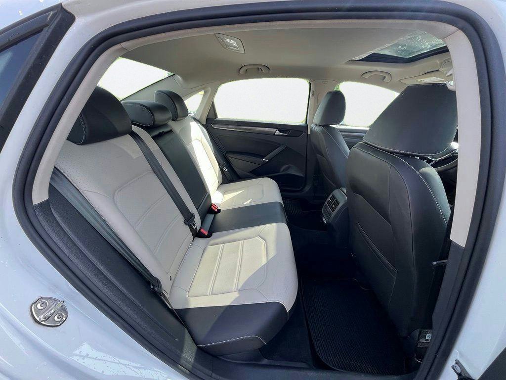 Certified 2020 Volkswagen Passat 2.0T R-Line FWD image 28
