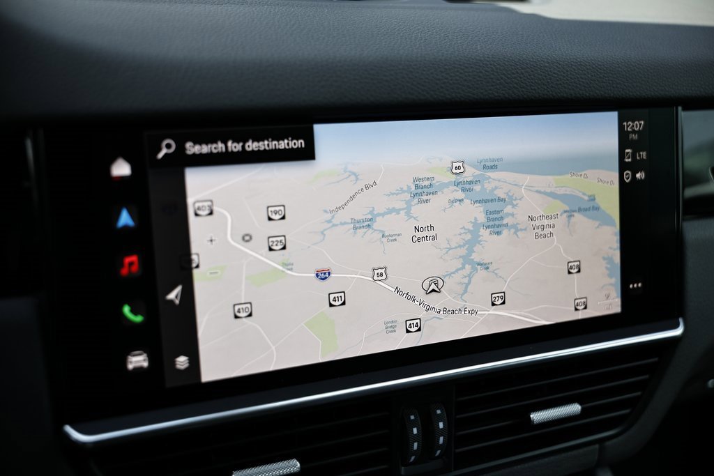 Used 2022 Porsche Cayenne Platinum Edition image 38