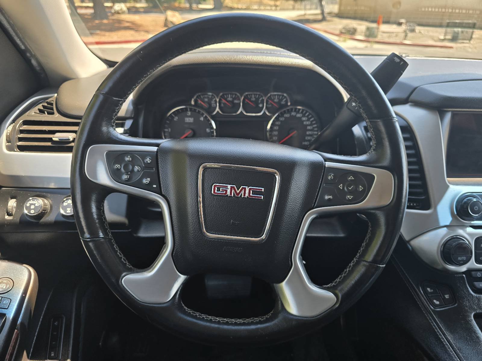 Used 2015 GMC Yukon SLT AWD/4WD image 30
