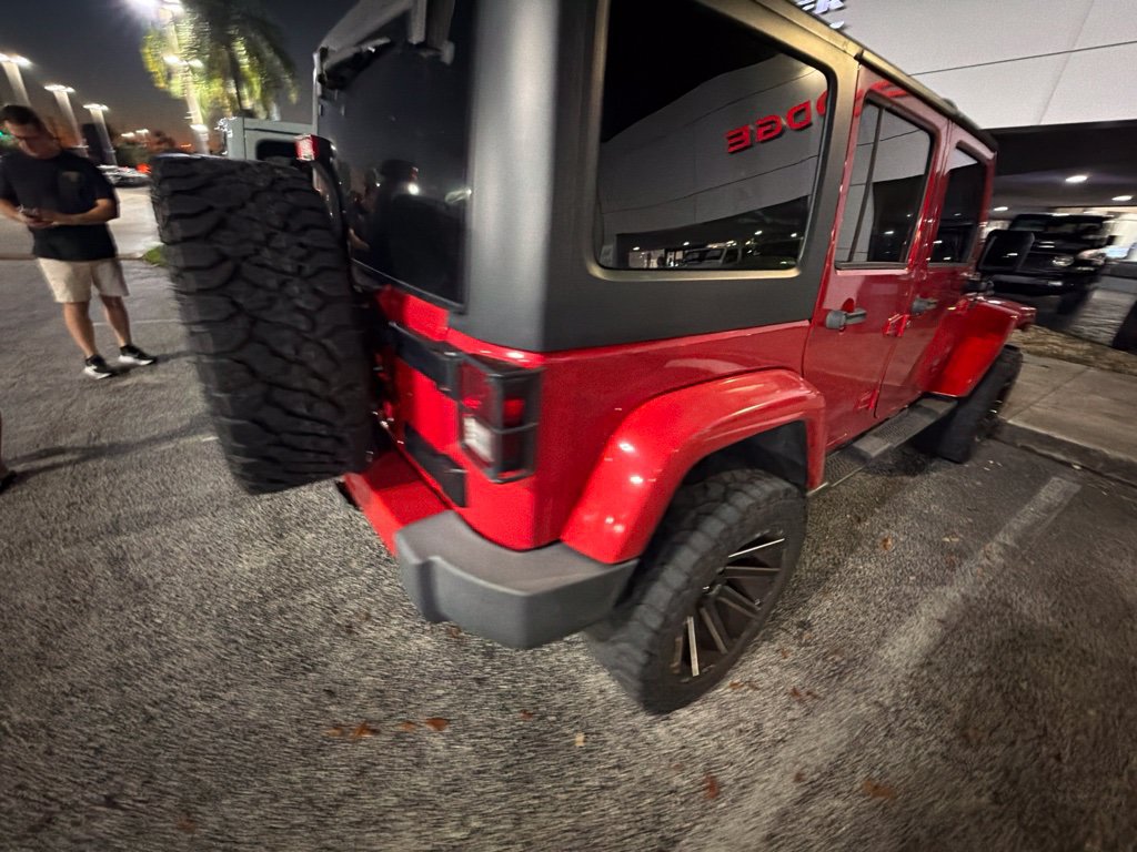 Used 2017 Jeep Wrangler Unlimited Sahara w/ Connectivity Group AWD/4WD image 30