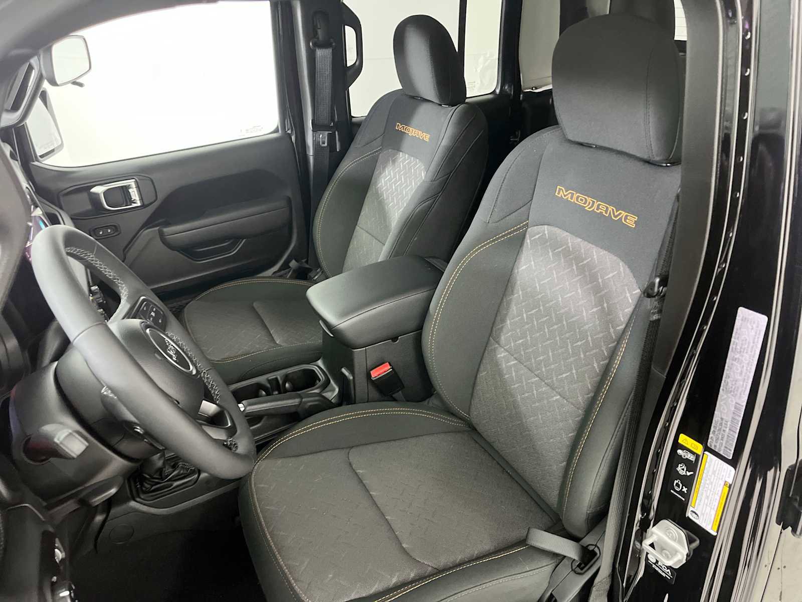 Used 2025 Jeep Gladiator Mojave w/ Convenience Group image 18