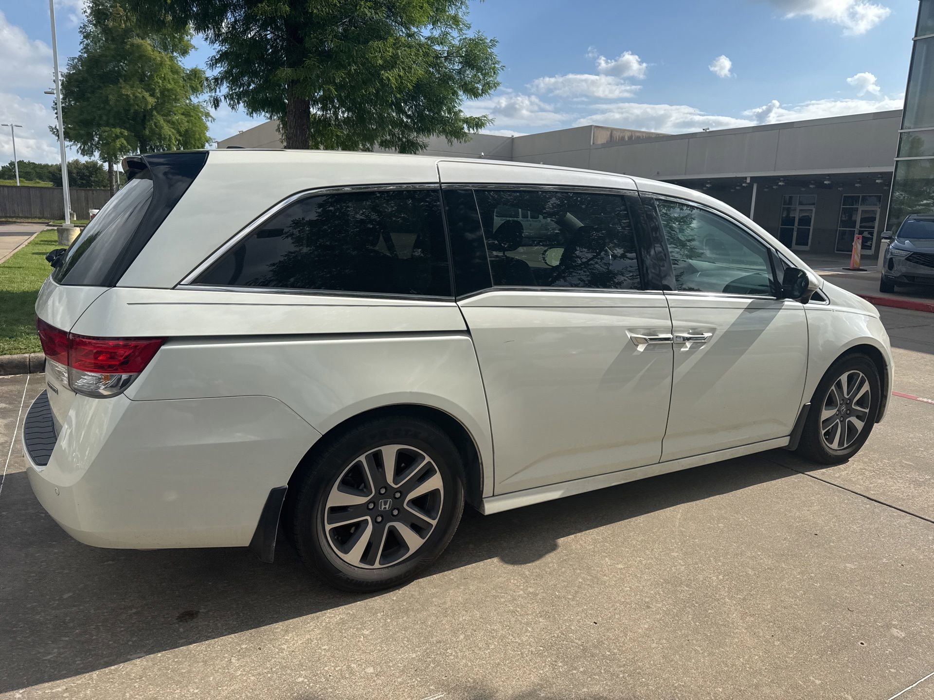 Used 2016 Honda Odyssey Touring image 4