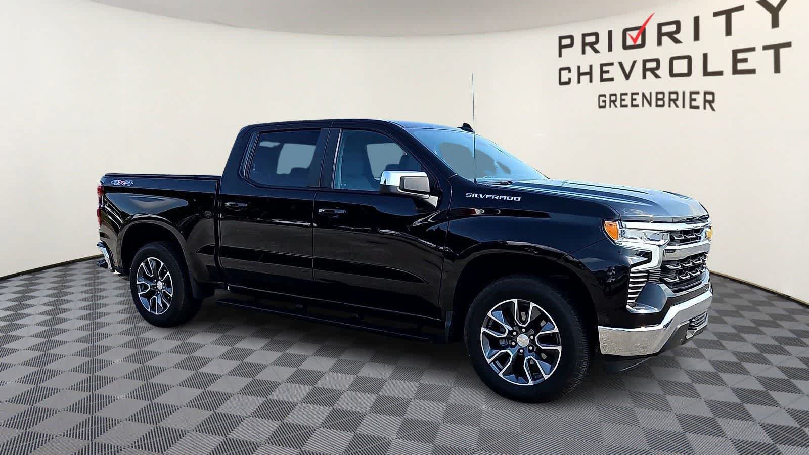 Used 2024 Chevrolet Silverado 1500 LT AWD/4WD image 2
