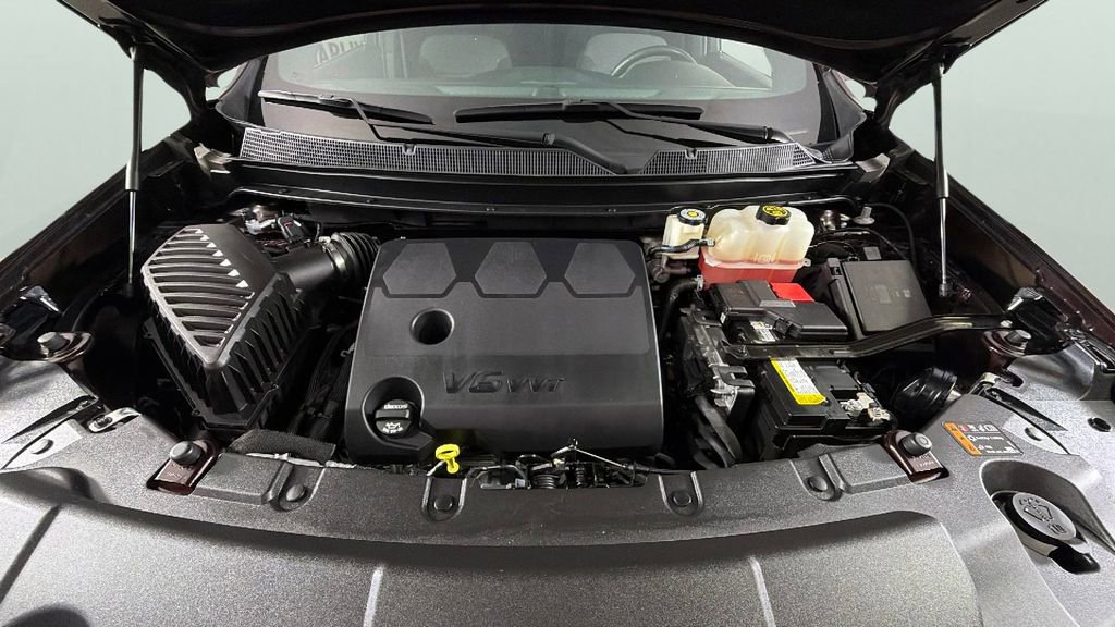 Certified 2022 Chevrolet Traverse LT FWD image 37