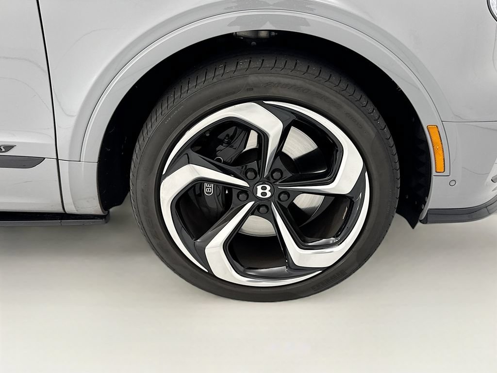 Certified 2023 Bentley Bentayga AWD/4WD image 30
