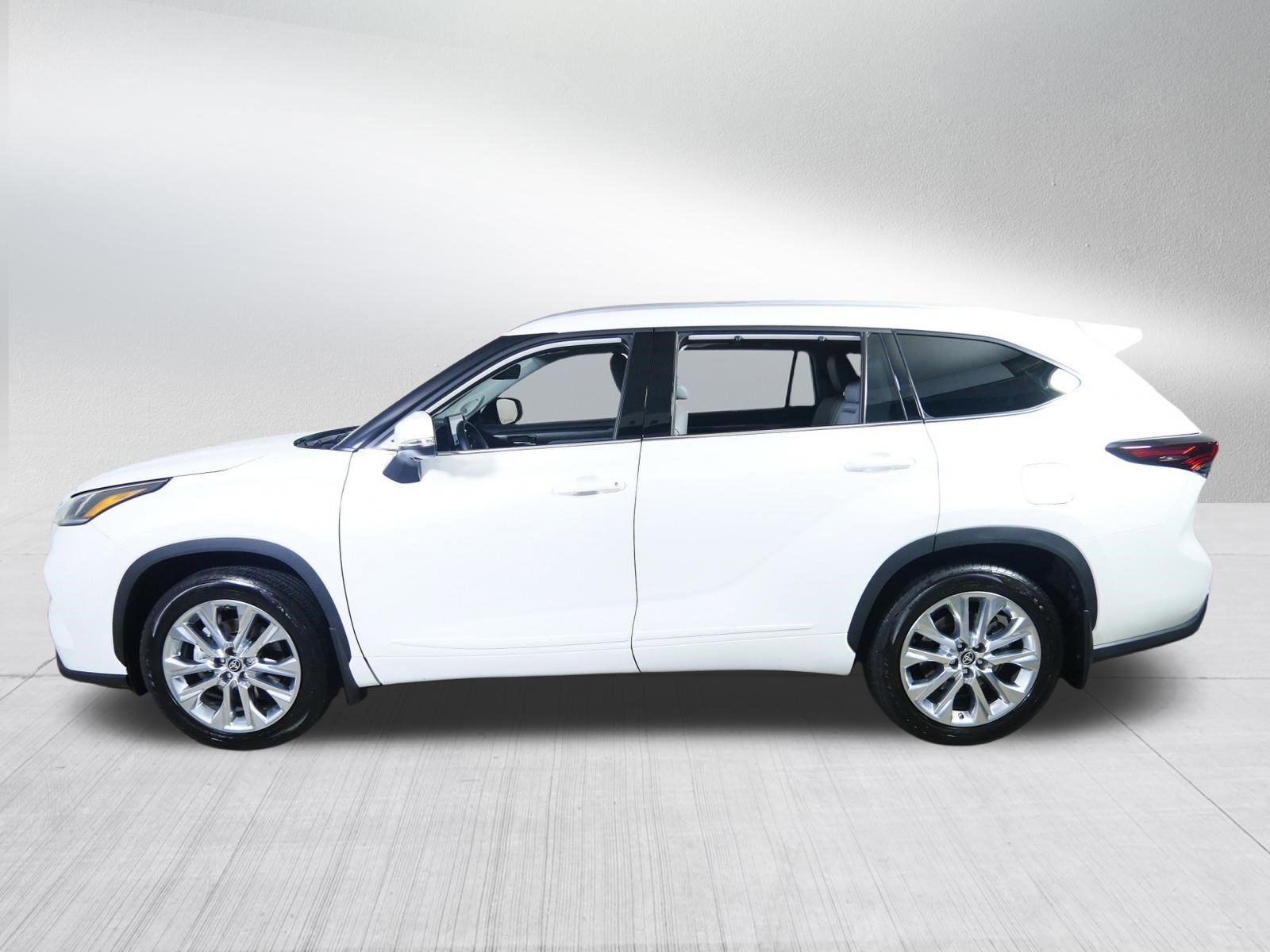 Used 2025 Toyota Highlander Limited image 4