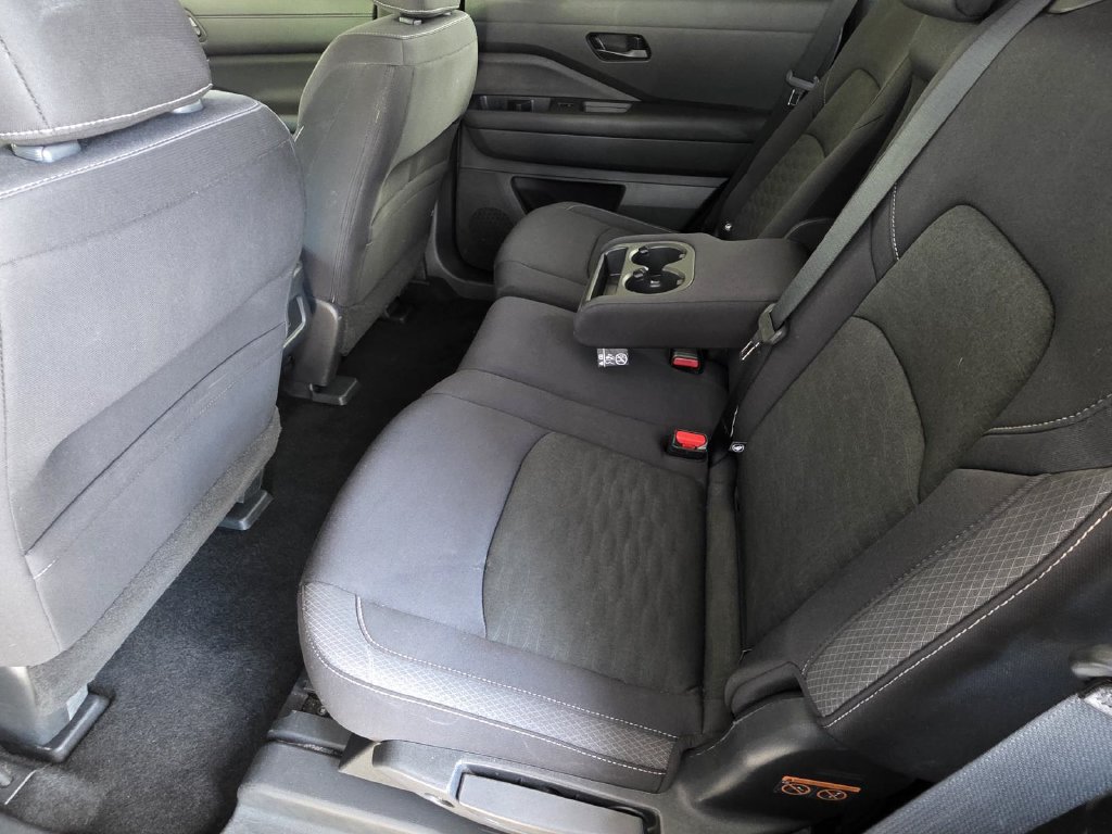 Used 2024 Nissan Pathfinder SV FWD image 7