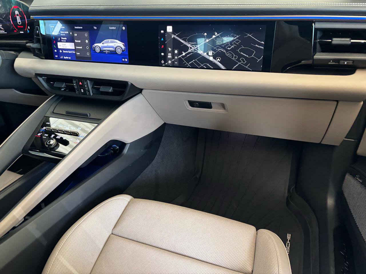 Used 2024 Porsche Macan Turbo Electric image 32