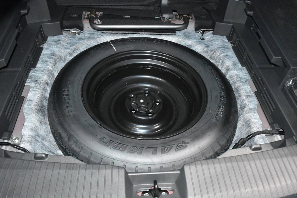 Used 2025 Nissan Rogue SV image 31