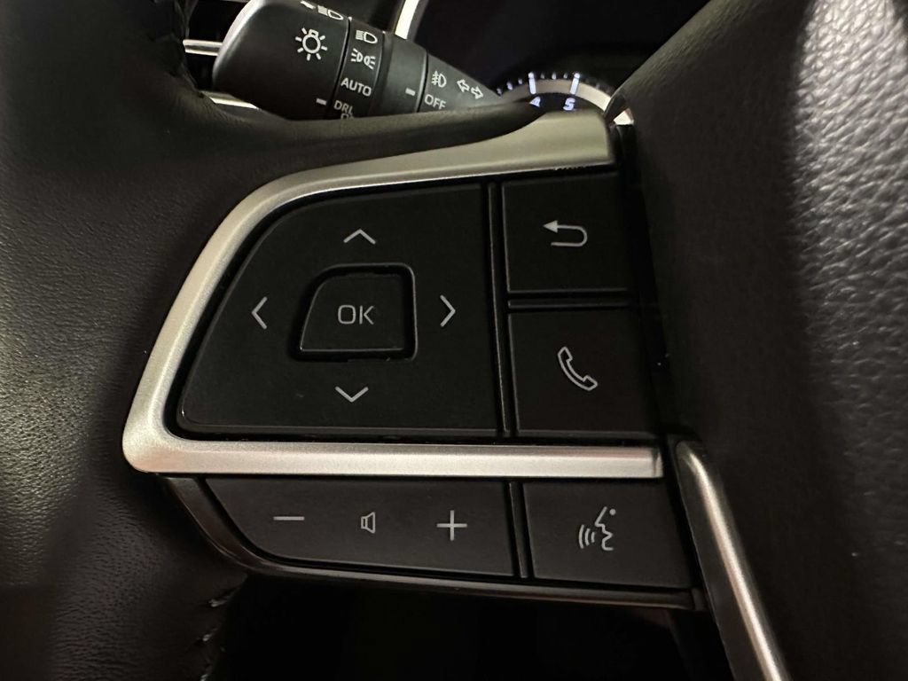 Used 2023 Toyota Highlander XSE AWD/4WD image 35