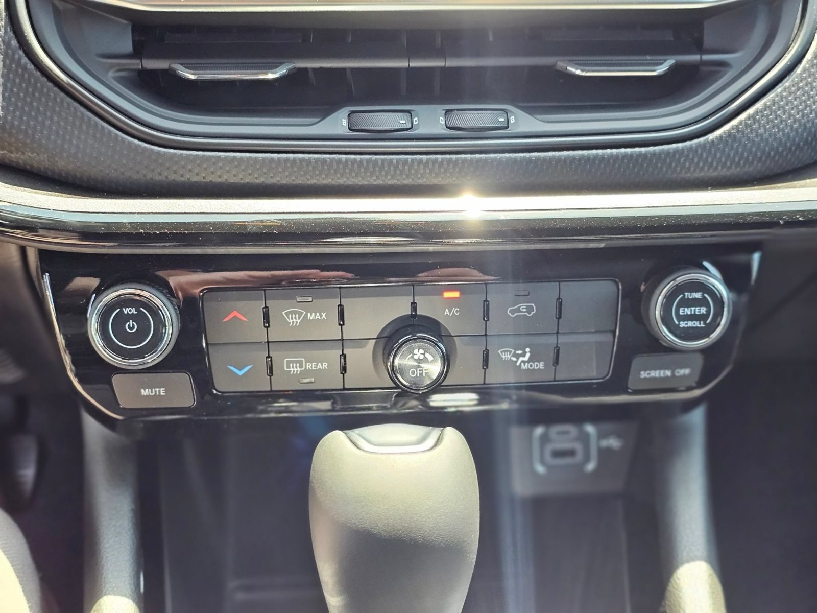 New 2026 Jeep Compass Latitude AWD/4WD image 23
