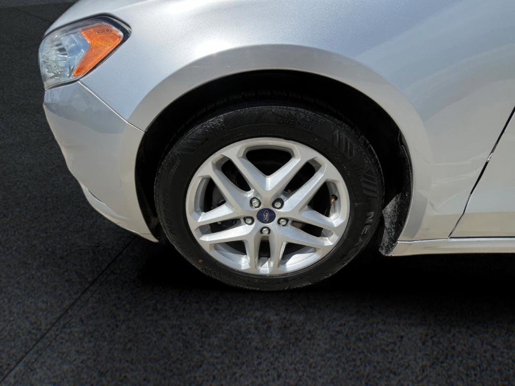 Used 2015 Ford Fusion SE image 11