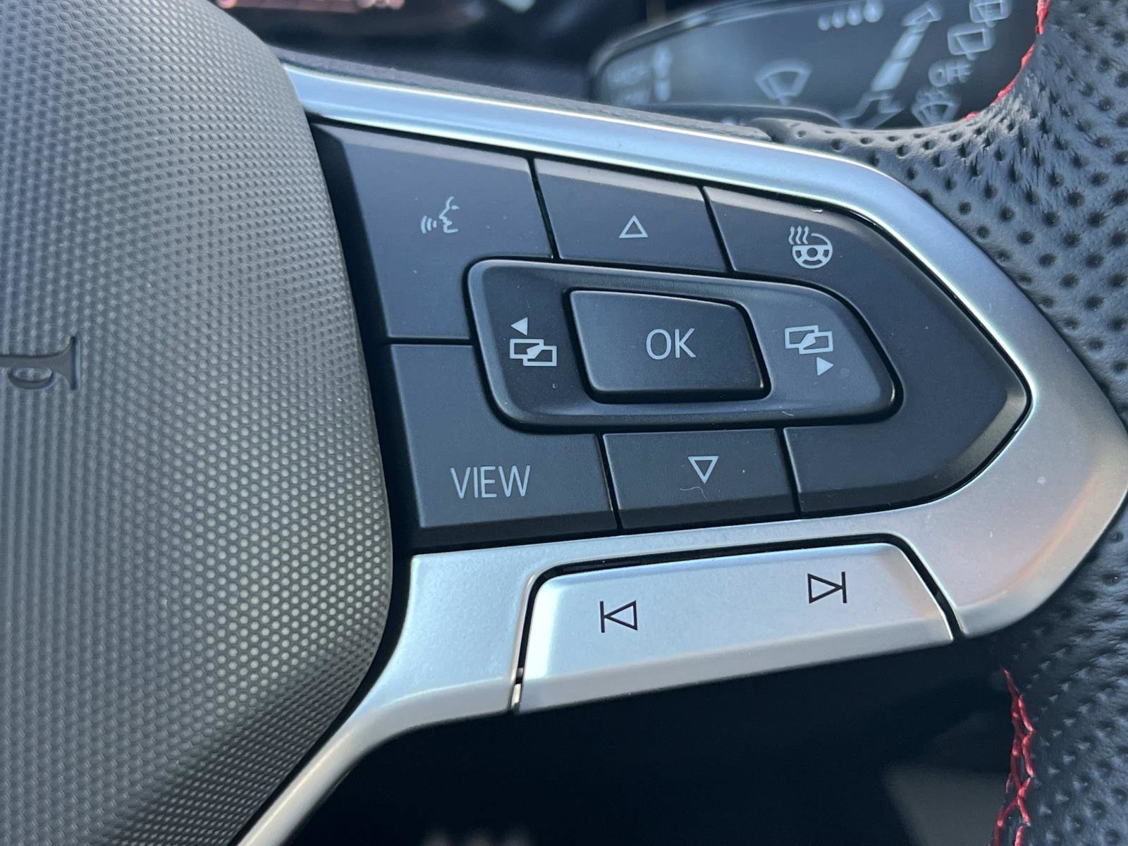 New 2026 Volkswagen GTI SE FWD image 10