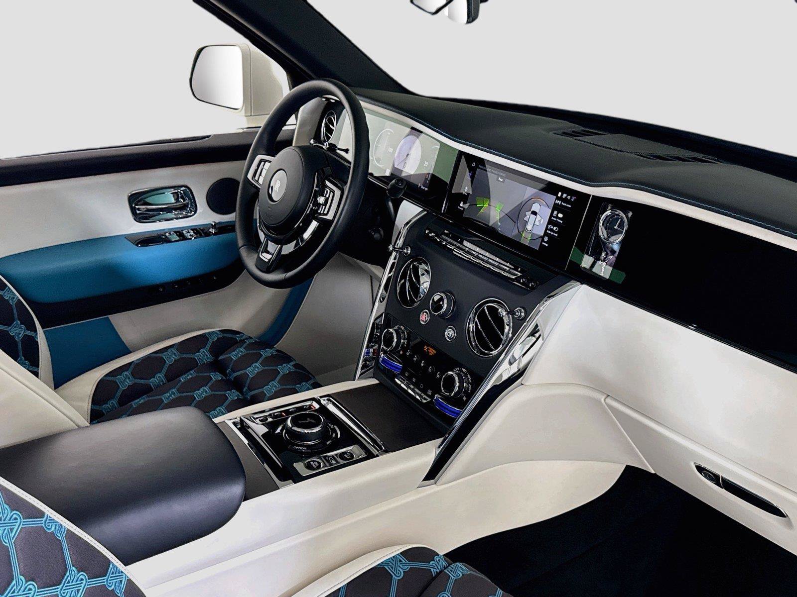 Used 2025 Rolls-Royce Cullinan AWD/4WD image 38