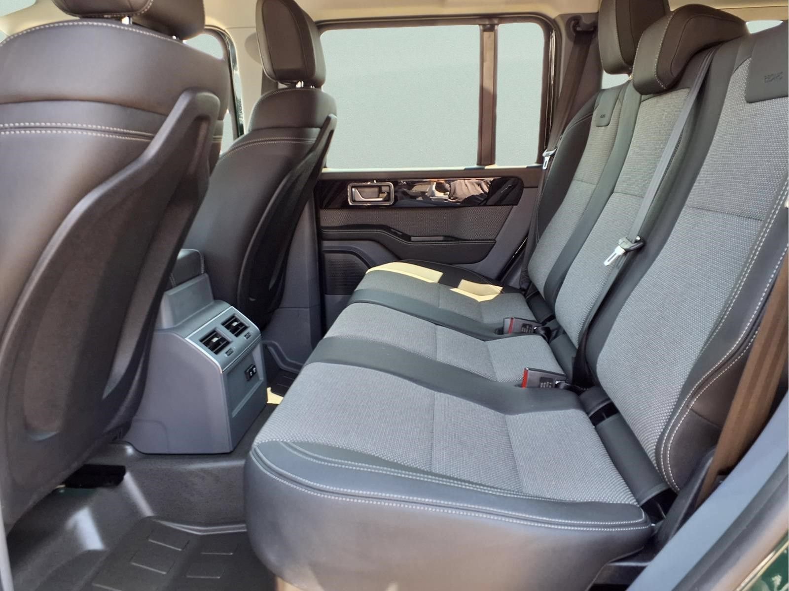 Used 2024 INEOS Grenadier Station Wagon AWD/4WD image 11
