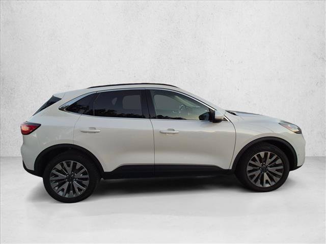 Certified 2020 Ford Escape Titanium w/ Titanium Premium Package 2.0 AWD/4WD image 4