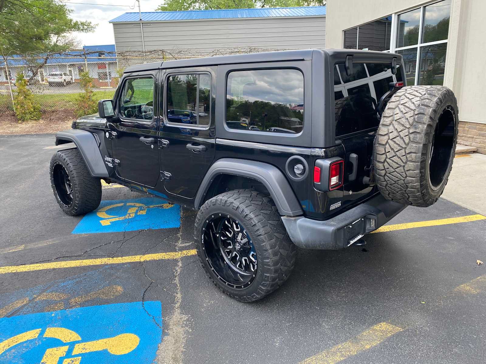 Used 2019 Jeep Wrangler Unlimited Sport S AWD/4WD image 3