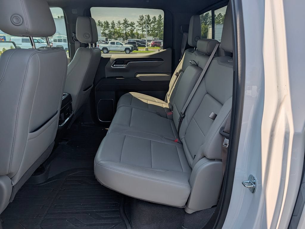 Used 2023 GMC Sierra 1500 SLT w/ SLT Premium Package AWD/4WD image 8