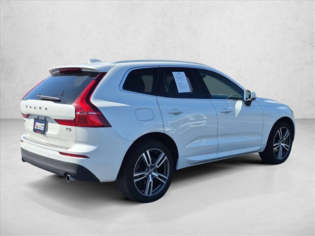 Used 2021 Volvo XC60 T5 Momentum w/ Premium Package FWD image 5