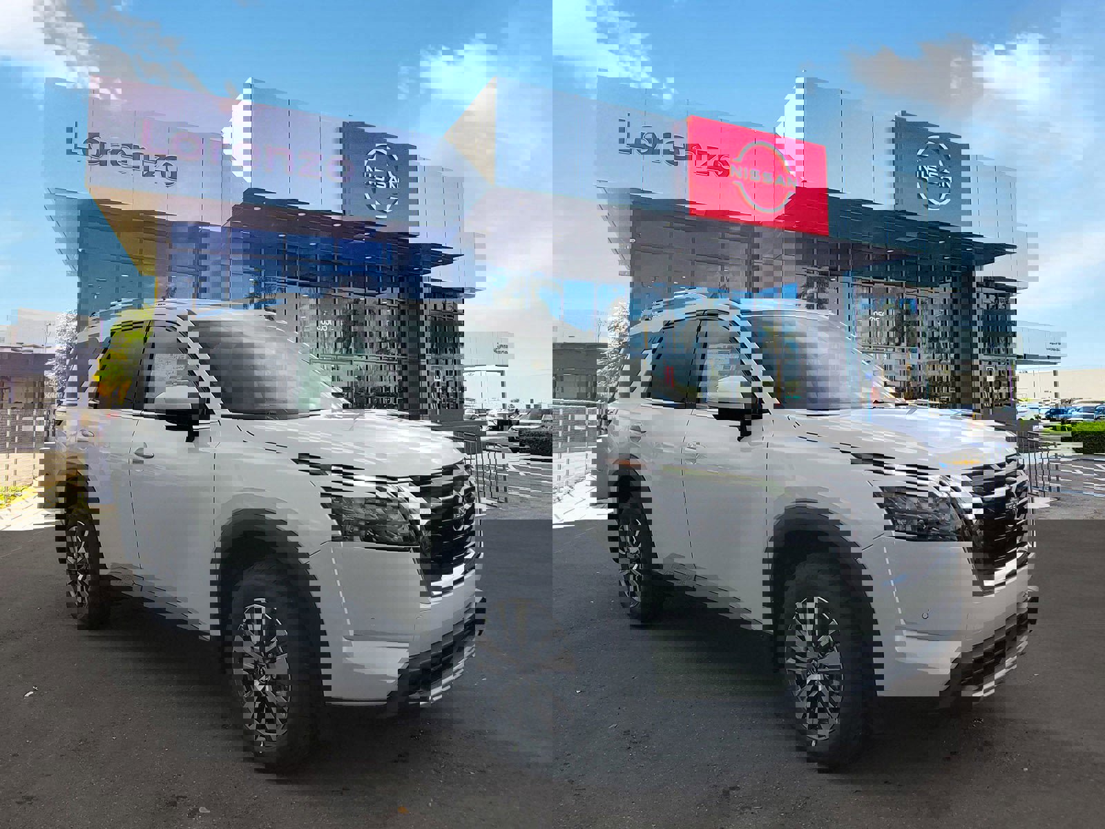 New 2025 Nissan Pathfinder SL image 3