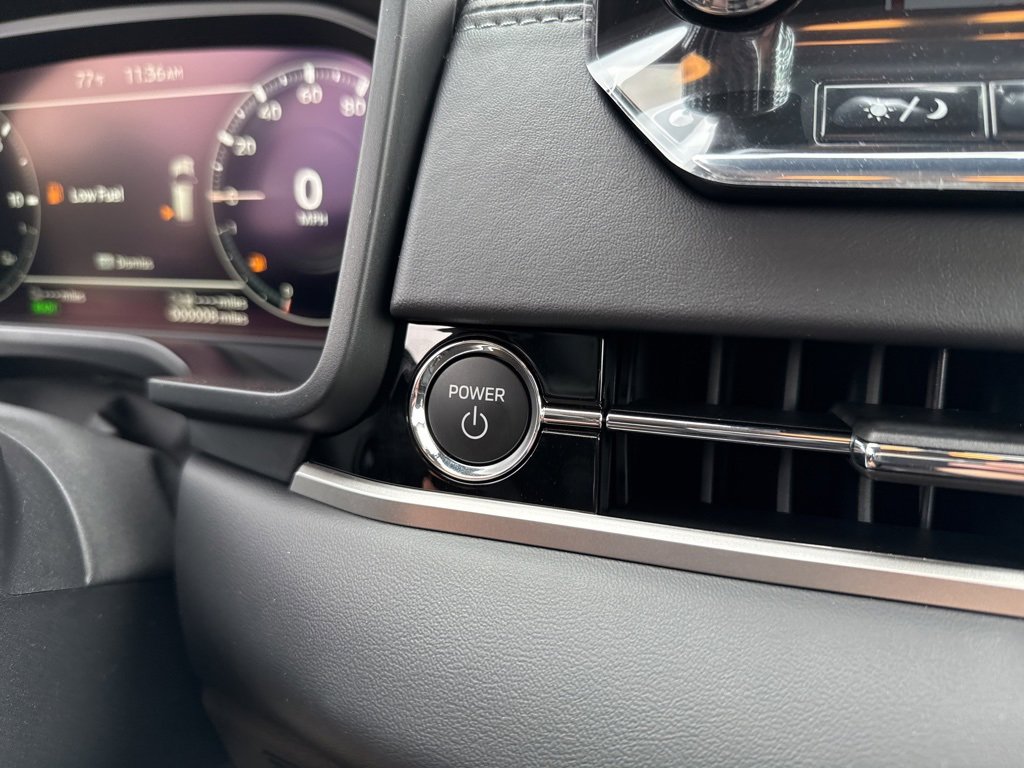 New 2025 Mitsubishi Outlander SE image 28