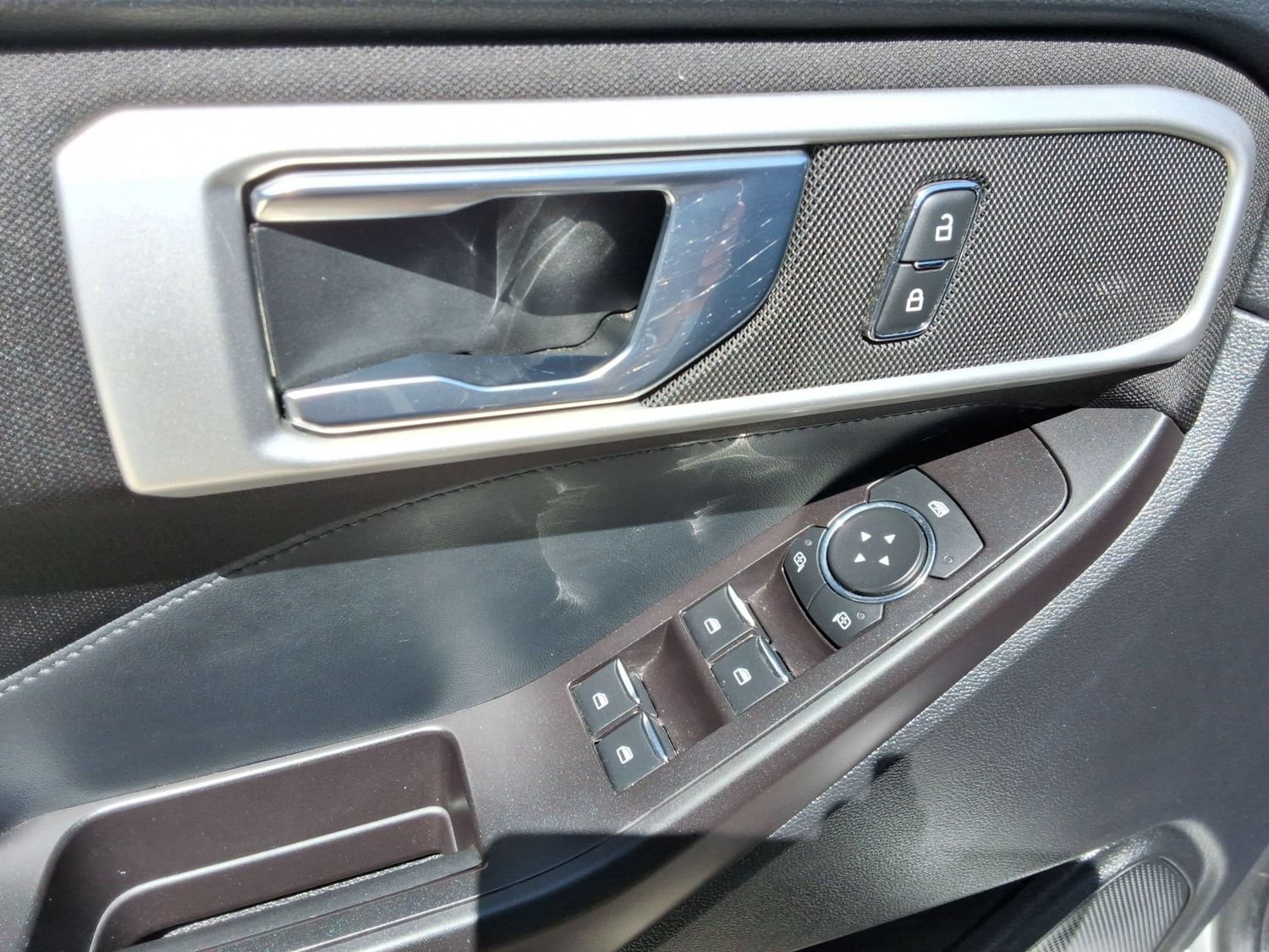Used 2020 Ford Explorer XLT AWD/4WD image 21