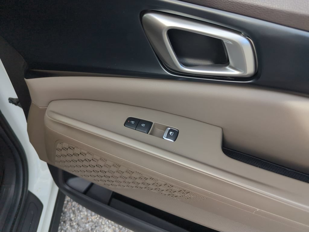 Used 2026 Kia Carnival FWD image 32