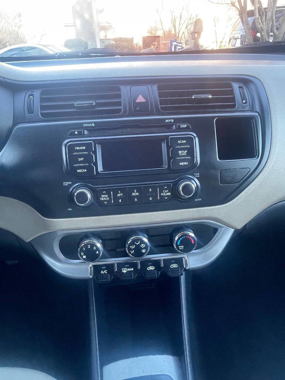 Used 2012 Kia Rio LX image 27