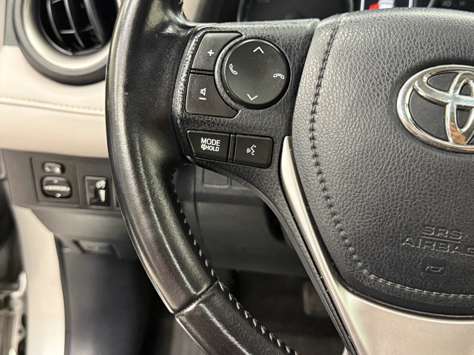 Used 2017 Toyota RAV4 XLE AWD/4WD image 30