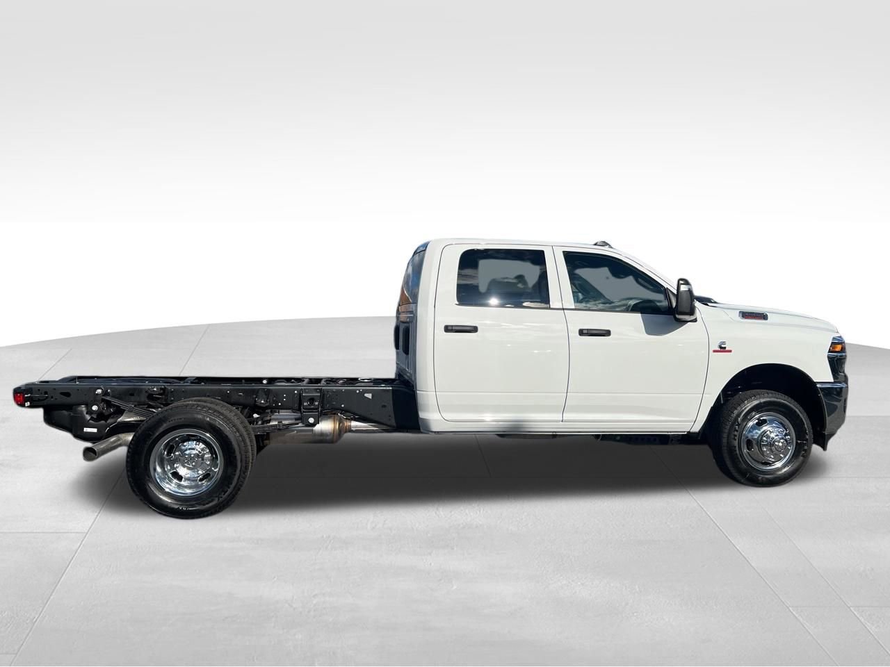 New 2026 RAM 3500 Tradesman w/ Chrome Appearance Group A AWD/4WD image 7