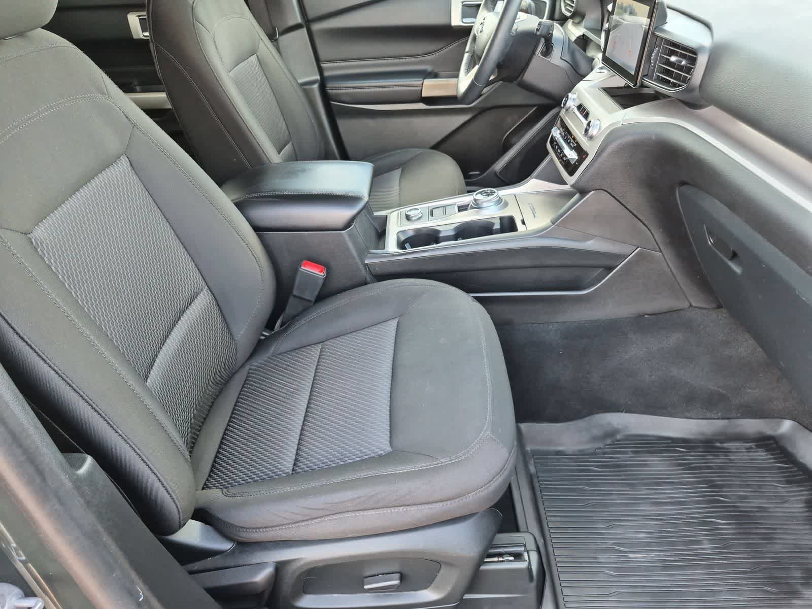 Used 2023 Ford Explorer XLT AWD/4WD image 21