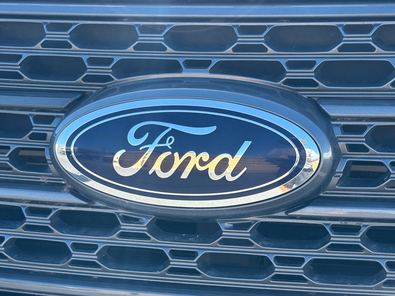 Used 2021 Ford Explorer XLT w/ Equipment Group 202A RWD image 9
