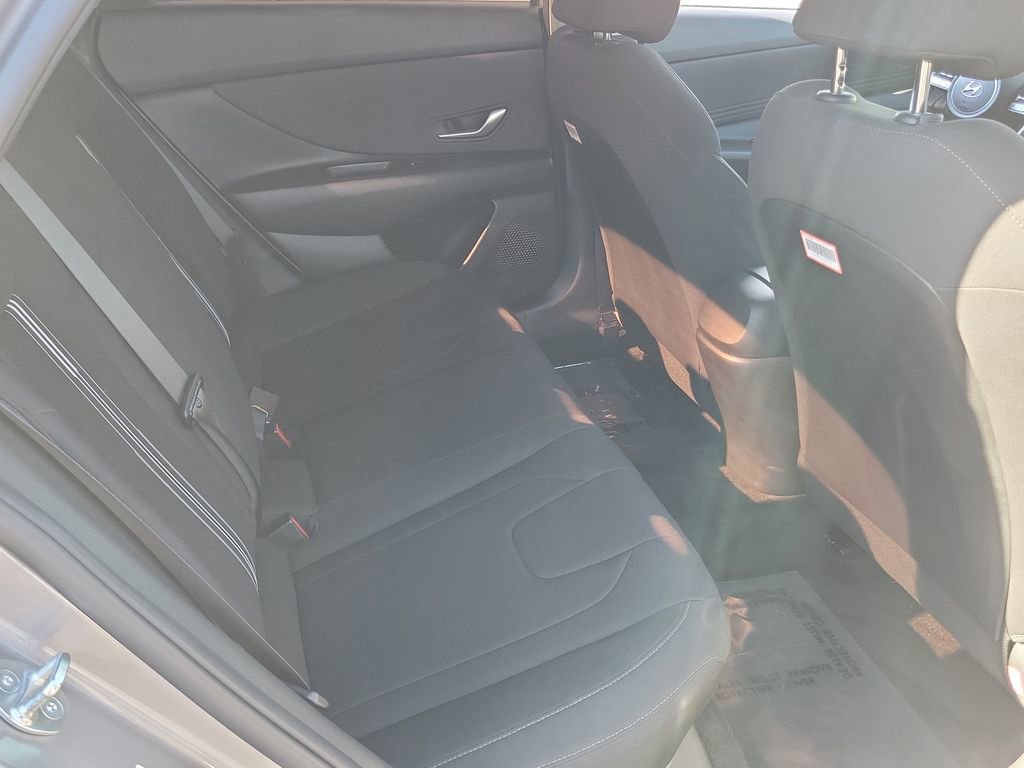 Used 2023 Hyundai Elantra SEL w/ Convenience Package image 19
