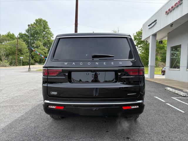 Certified 2024 Jeep Wagoneer Series II w/ Flexible Seating Group AWD/4WD image 8
