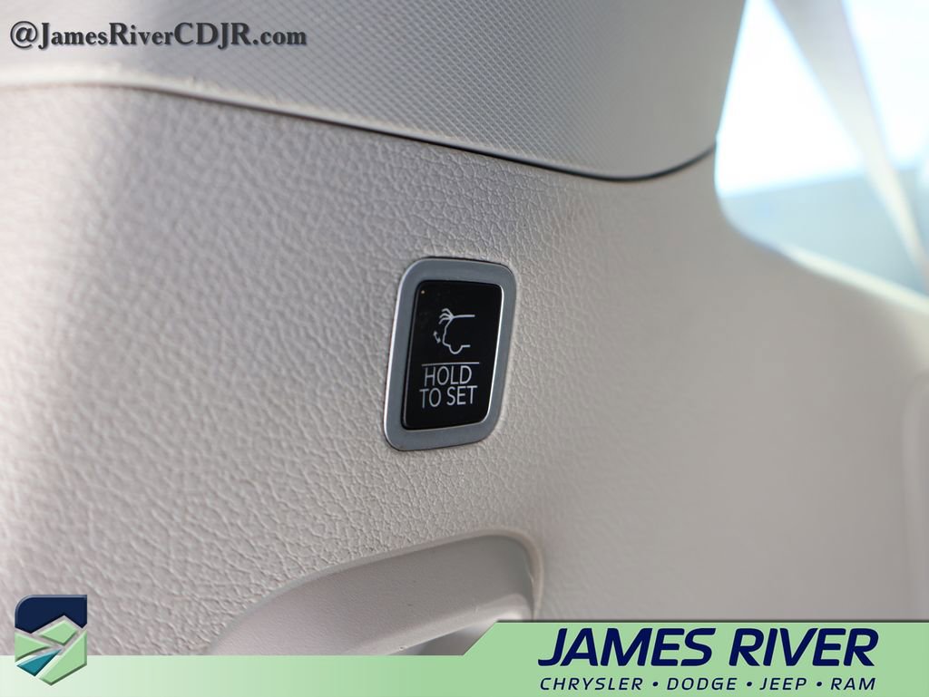 Used 2024 Jeep Wagoneer Series II w/ Flexible Seating Group image 17