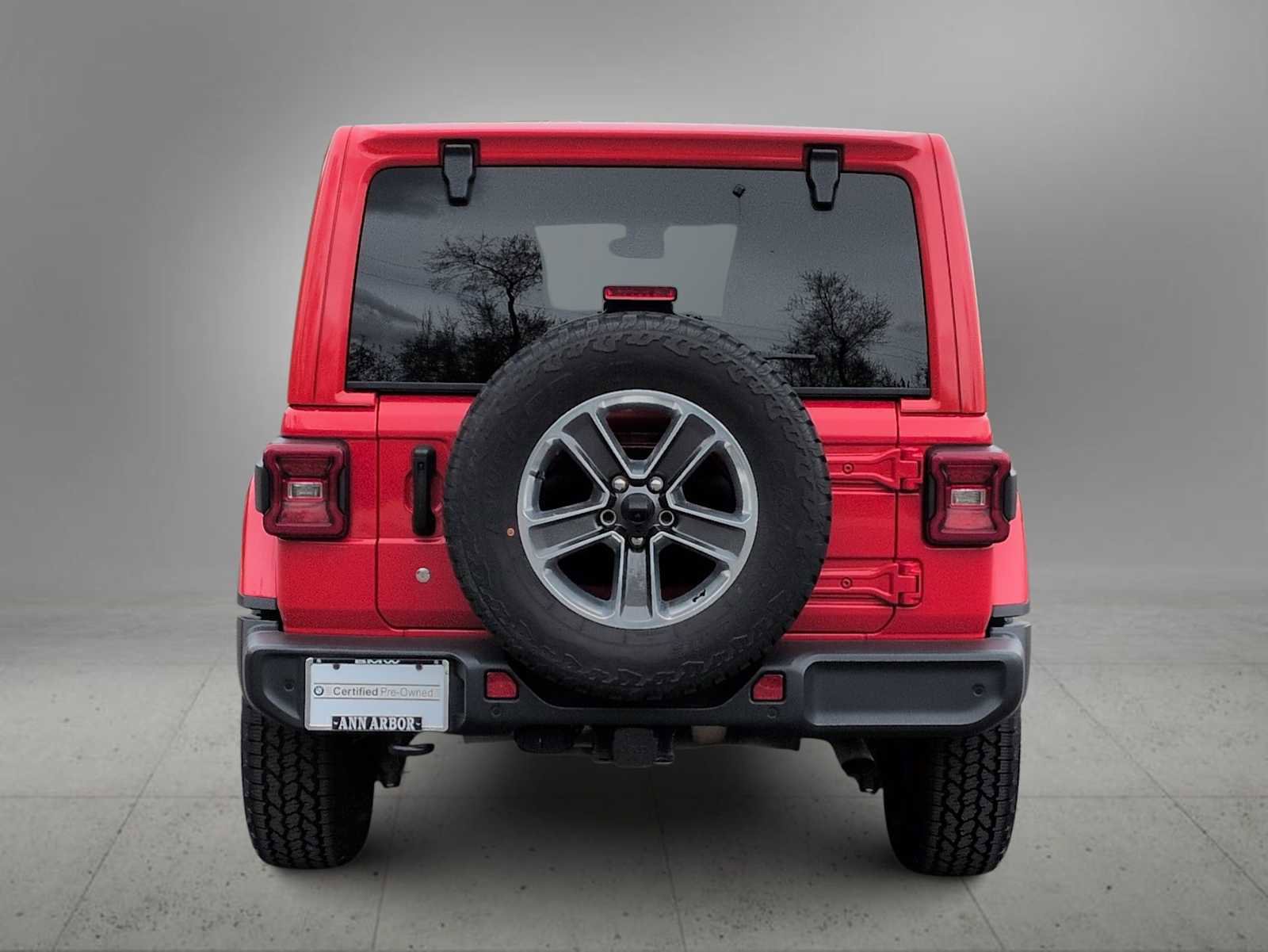 Used 2018 Jeep Wrangler Unlimited Sahara AWD/4WD image 7