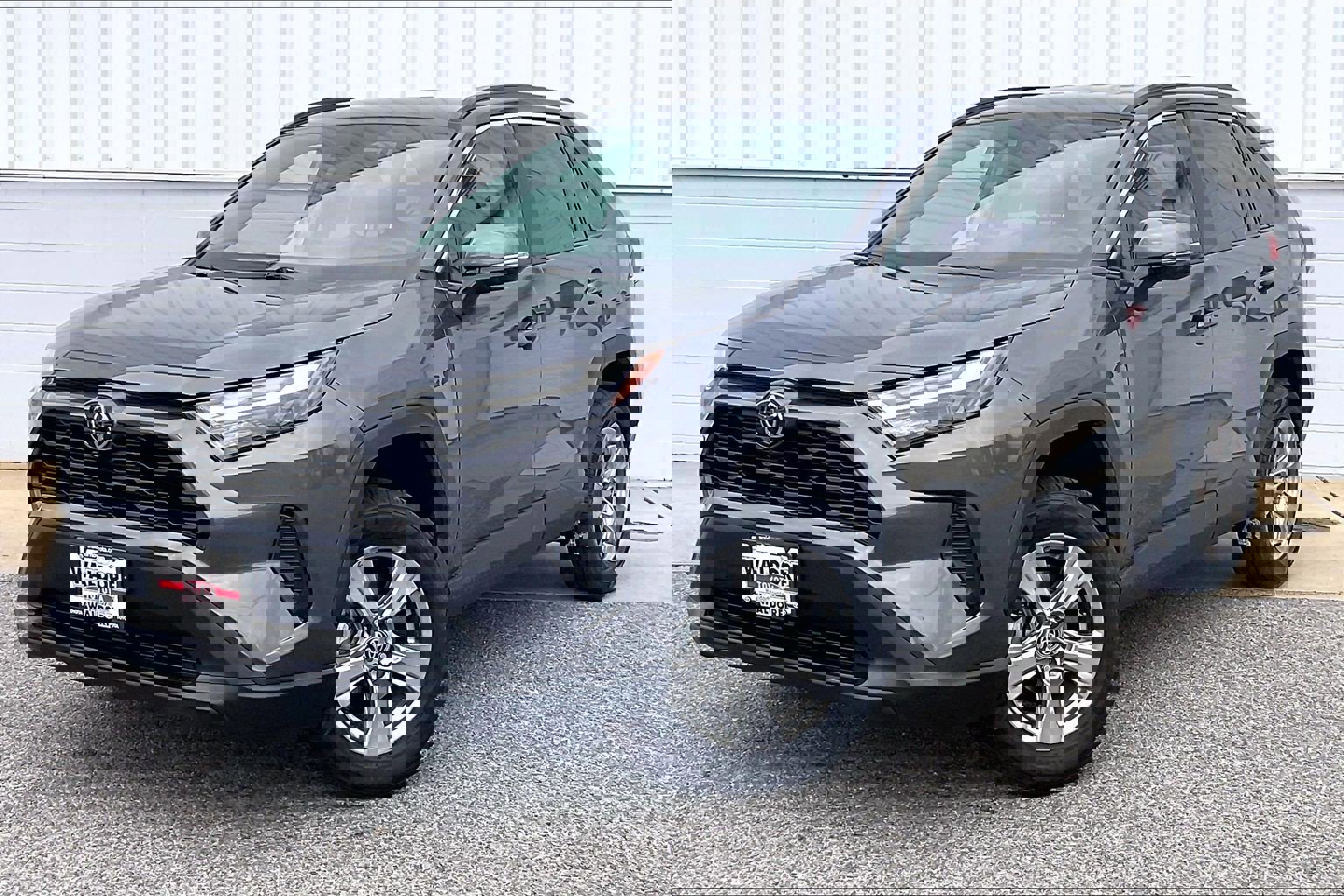 Used 2022 Toyota RAV4 XLE image 2