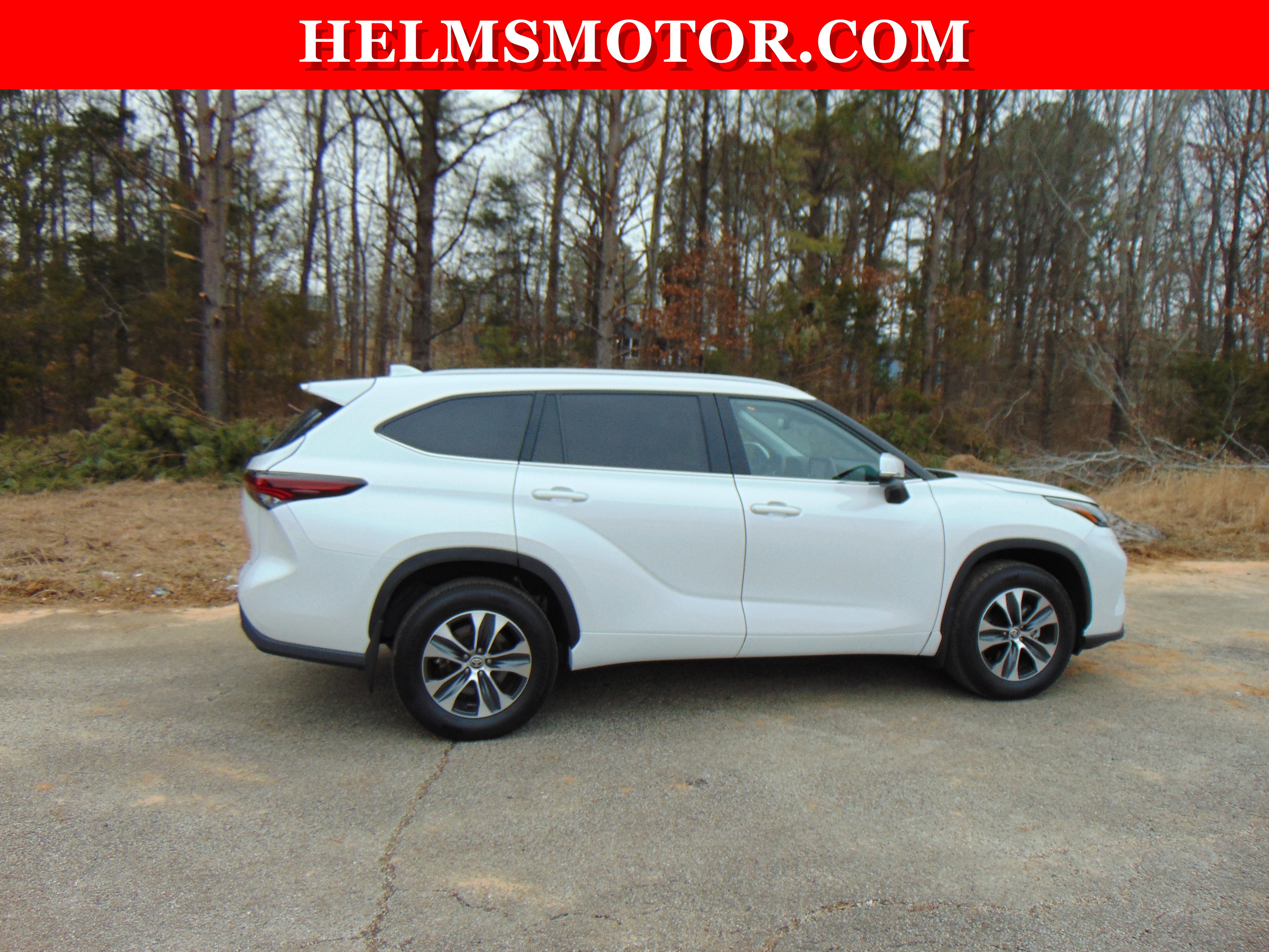 Used 2025 Toyota Highlander XLE image 12