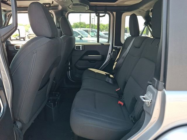 Used 2018 Jeep Wrangler Unlimited Sahara w/ Dual Top Group AWD/4WD image 10